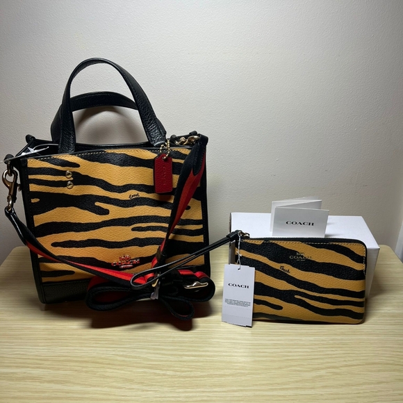 Coach Handbags - New Coach City Tote Bag With Tiger Print/Pebble Leather/Black-Yellow
